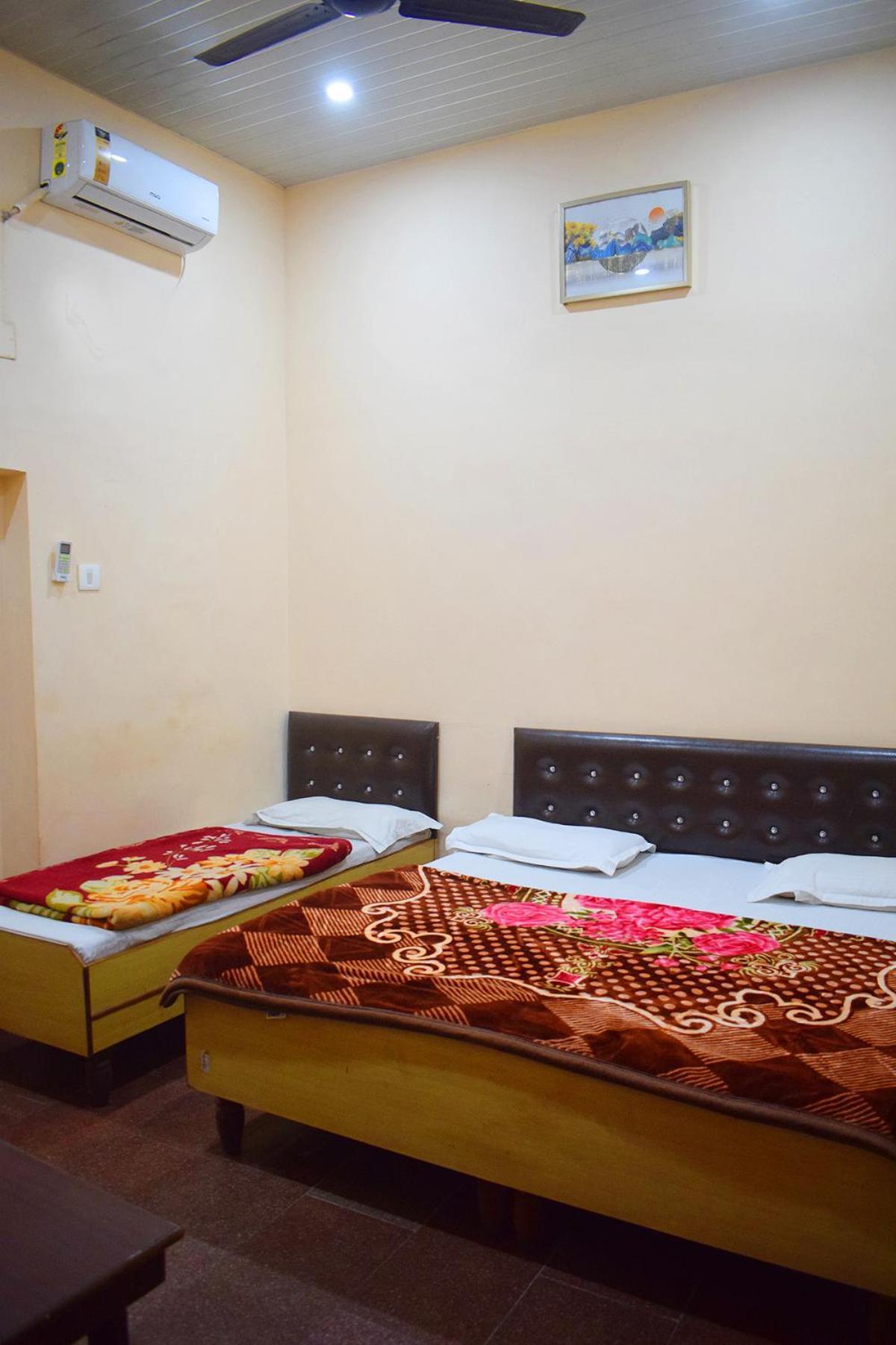 Hotel Golden Haridwār Екстериор снимка